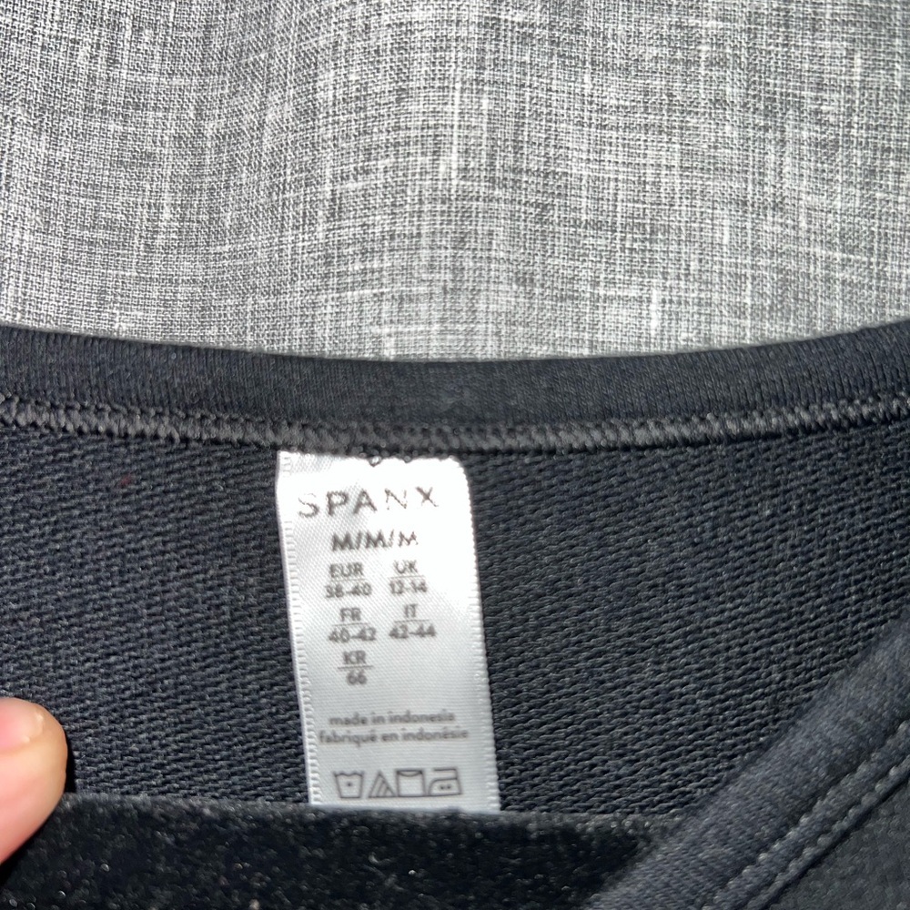 Spanx Women's Black Pullover Sweatshirt Medium NWOT Cozy - Picture 4 of 7